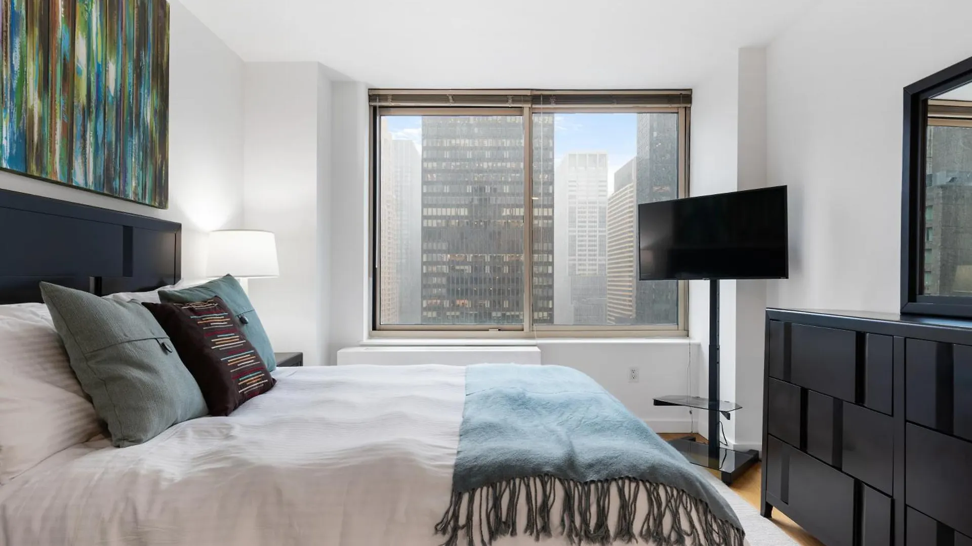 Global Luxury Suites At The Marc New York